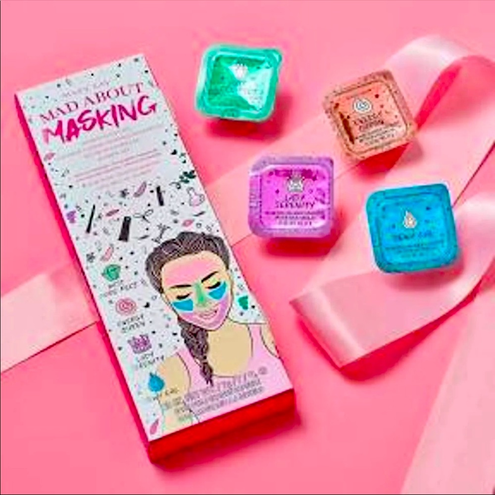 MK Holiday 2020 Limited Edition Face Mask Set - Picture 5 of 6